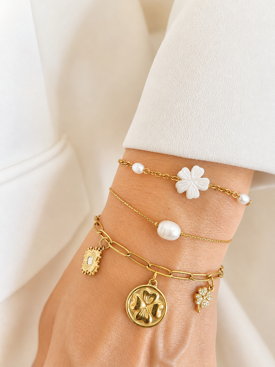 BRACELET