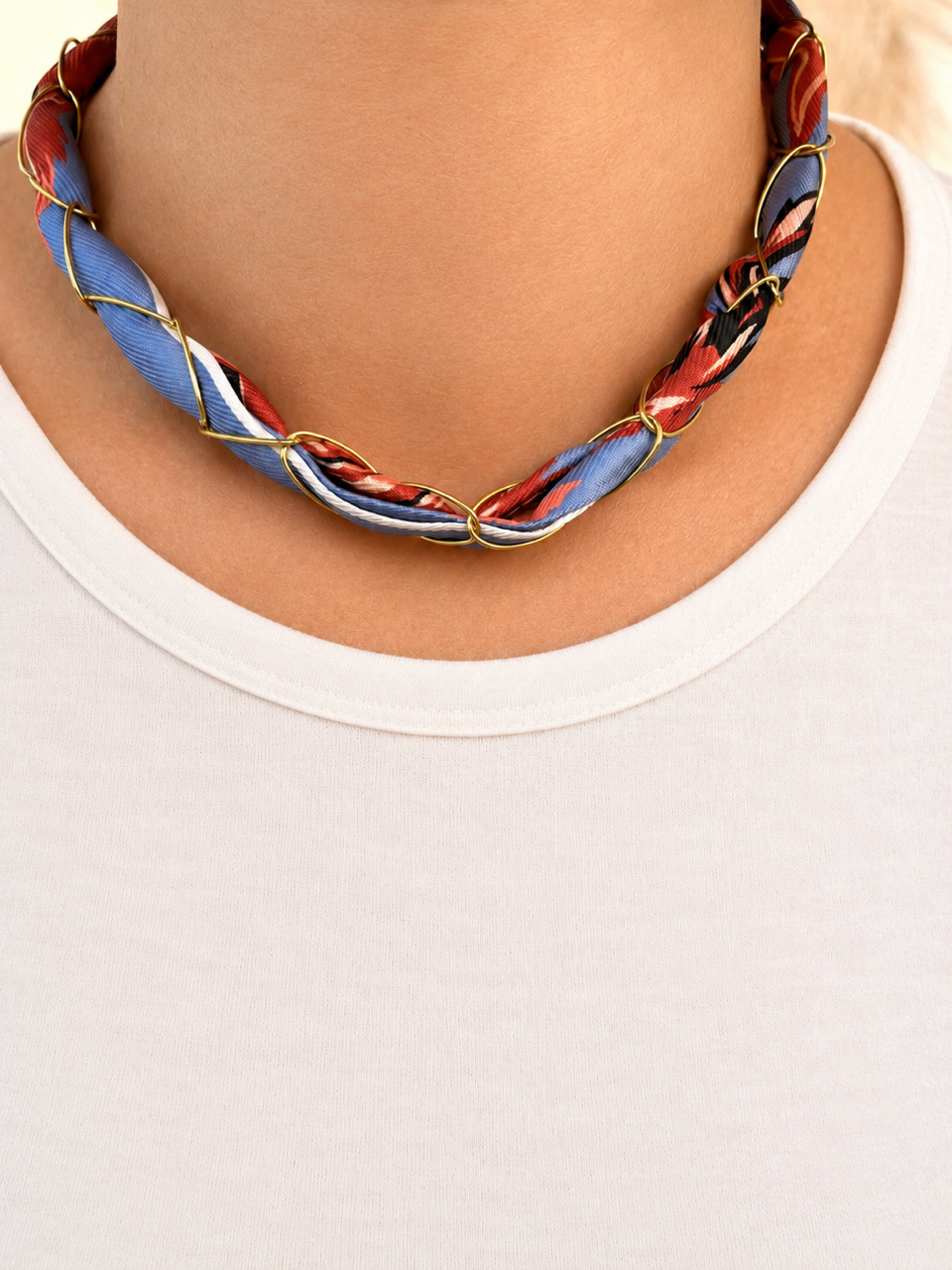 Collier foulard bleu lavande flamme rouge