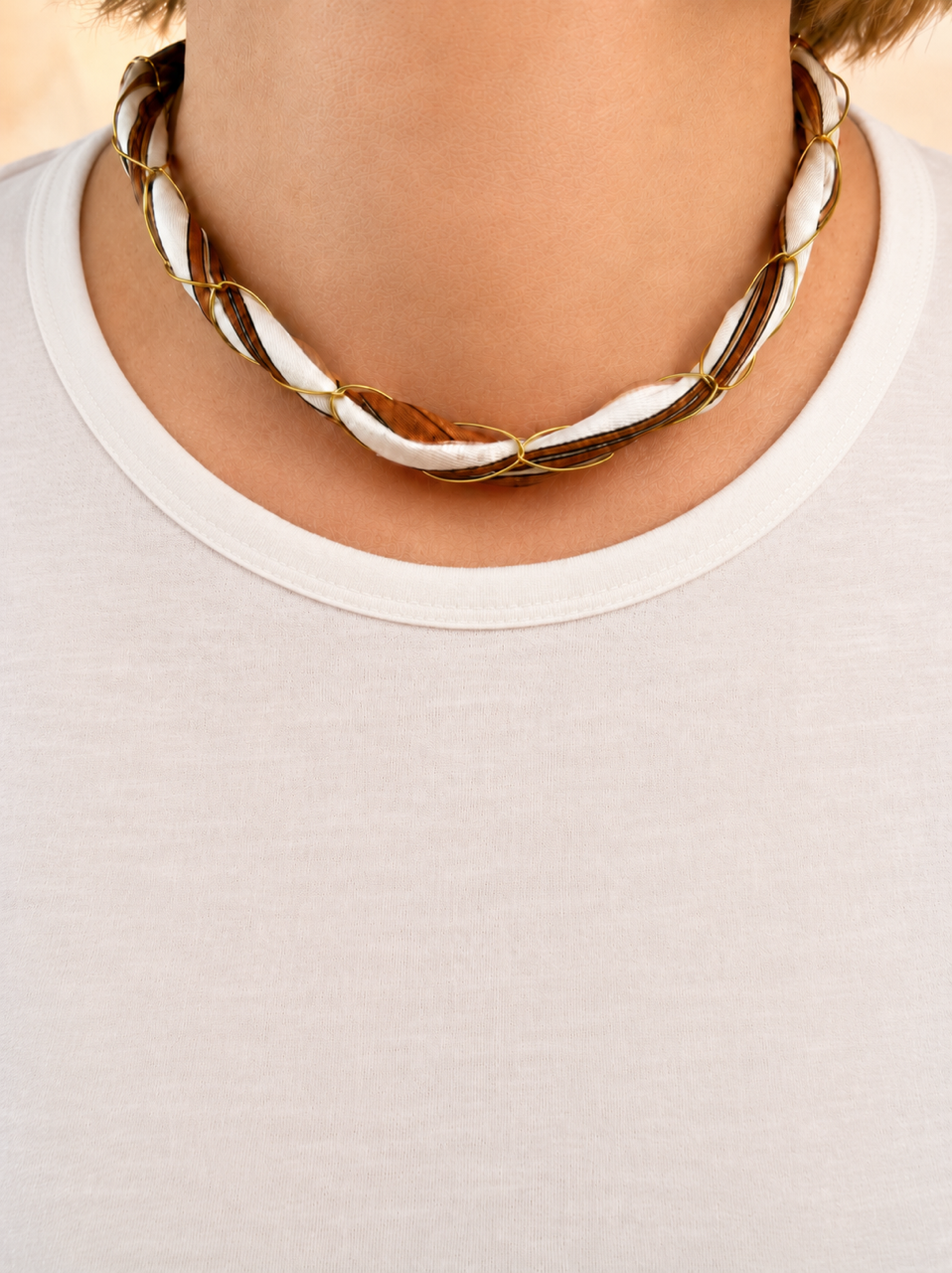 Collier foulard marron et blanc