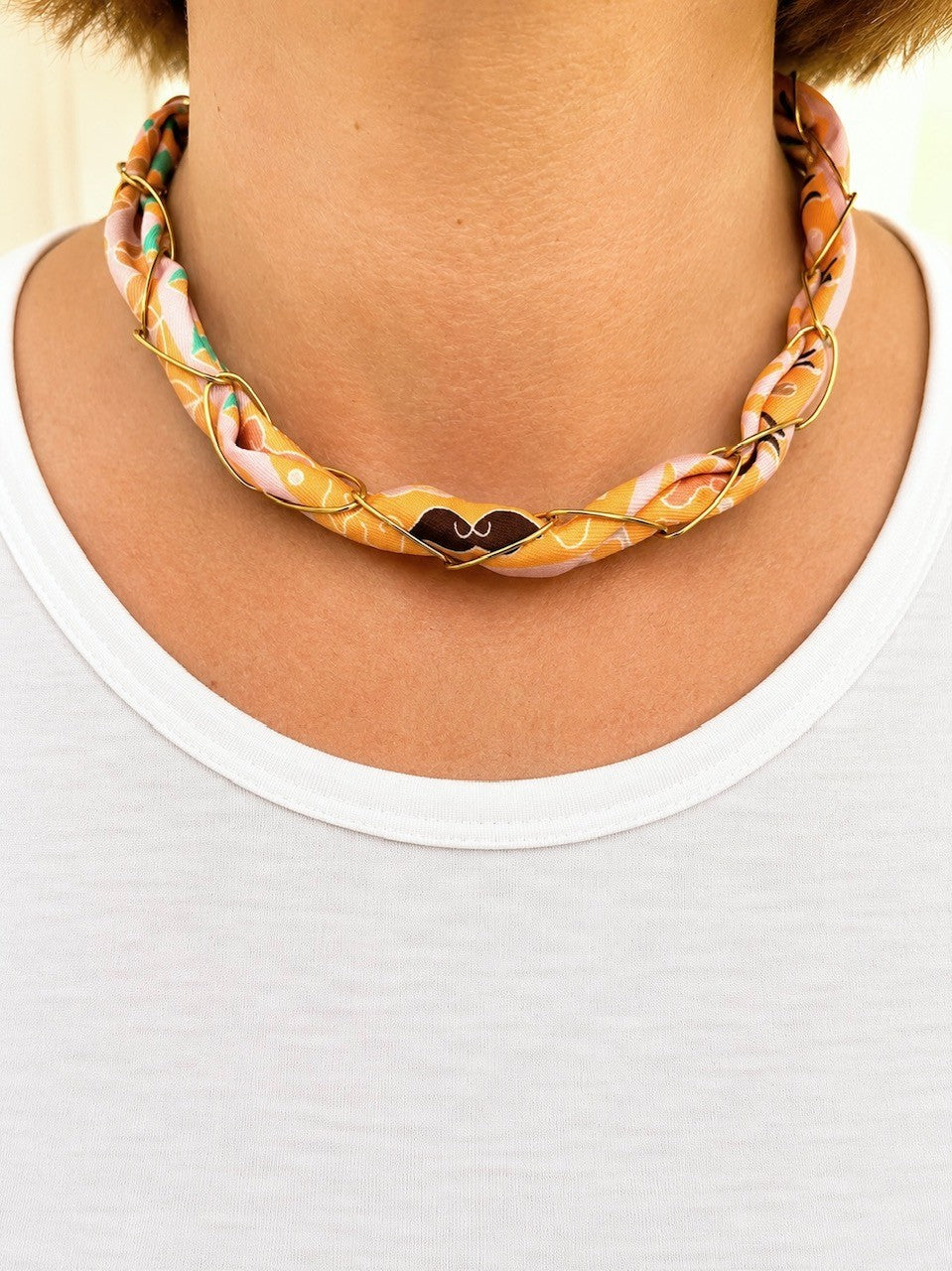 Collier foulard orange et brun