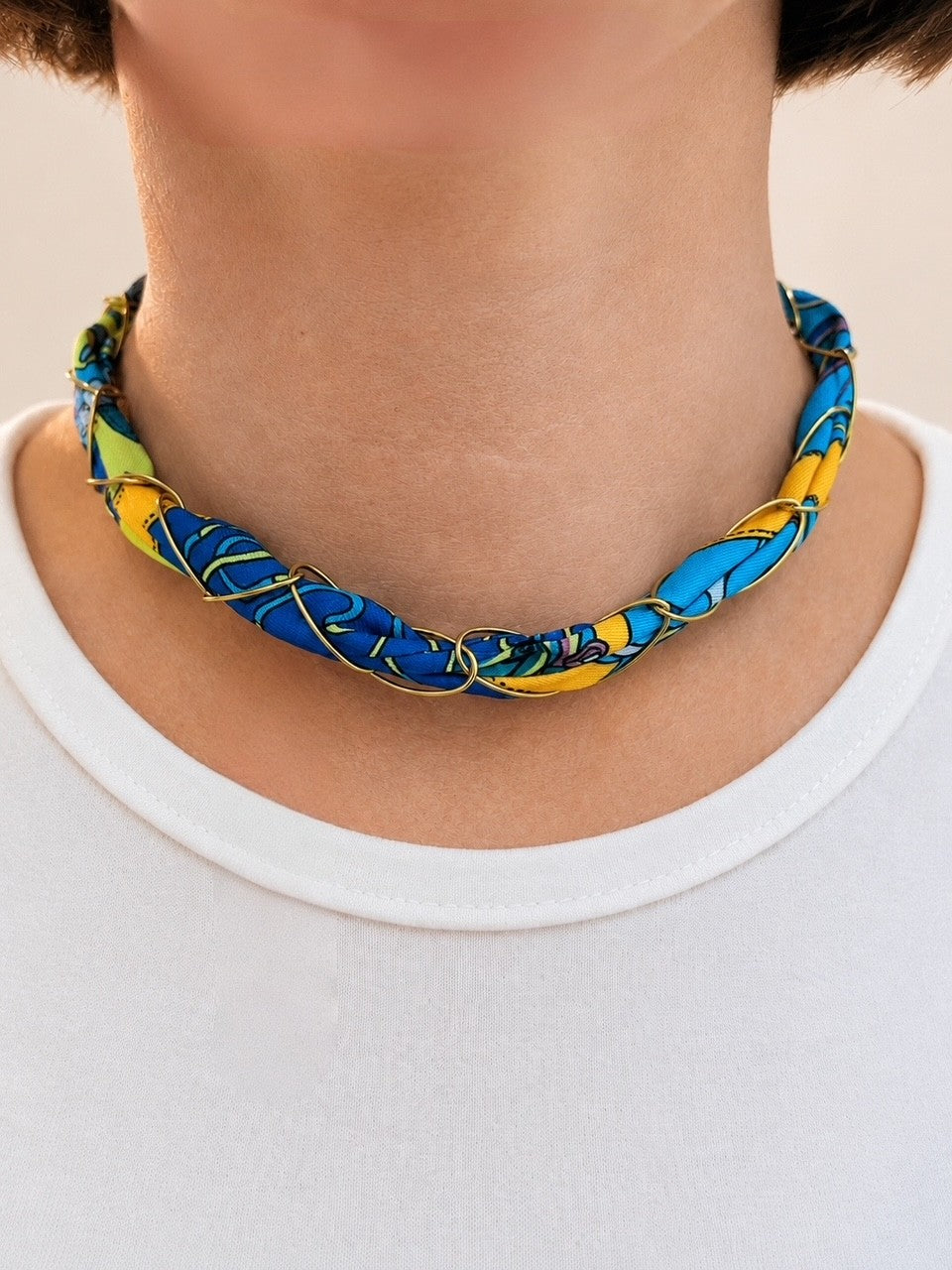 Collier foulard camaïeu de bleus et jaune