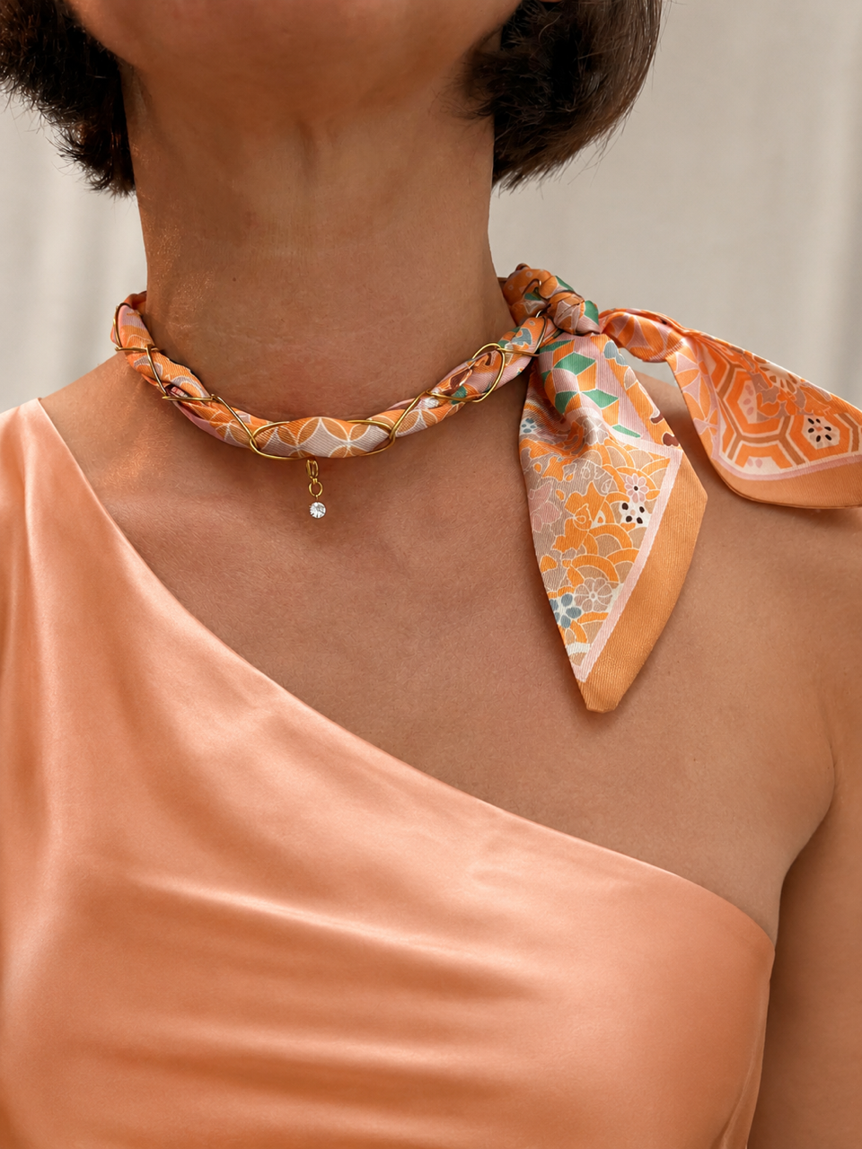 Collier foulard orange et brun