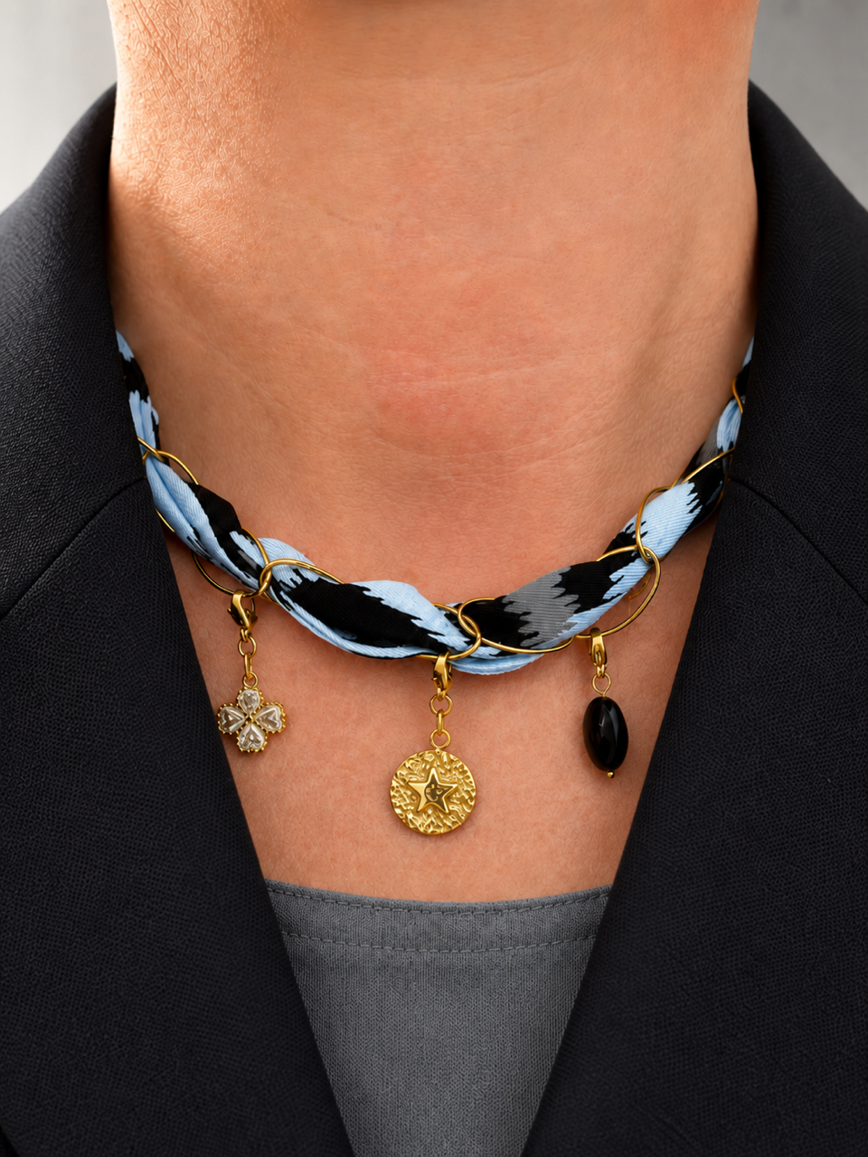 Collier foulard léopard coloré