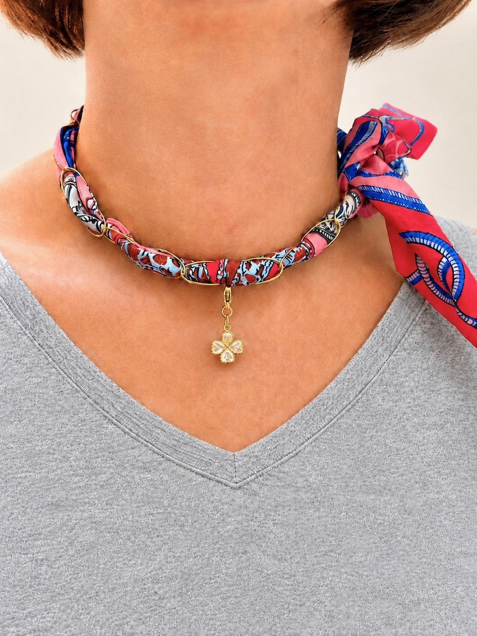 Collier foulard rose bleu rouge
