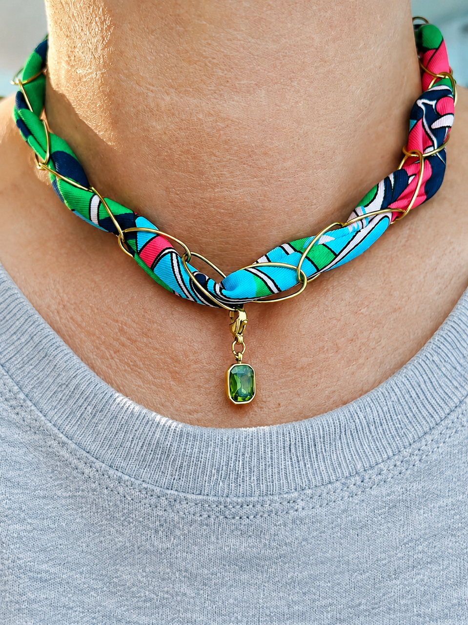 Collier foulard fushia vert turquoise