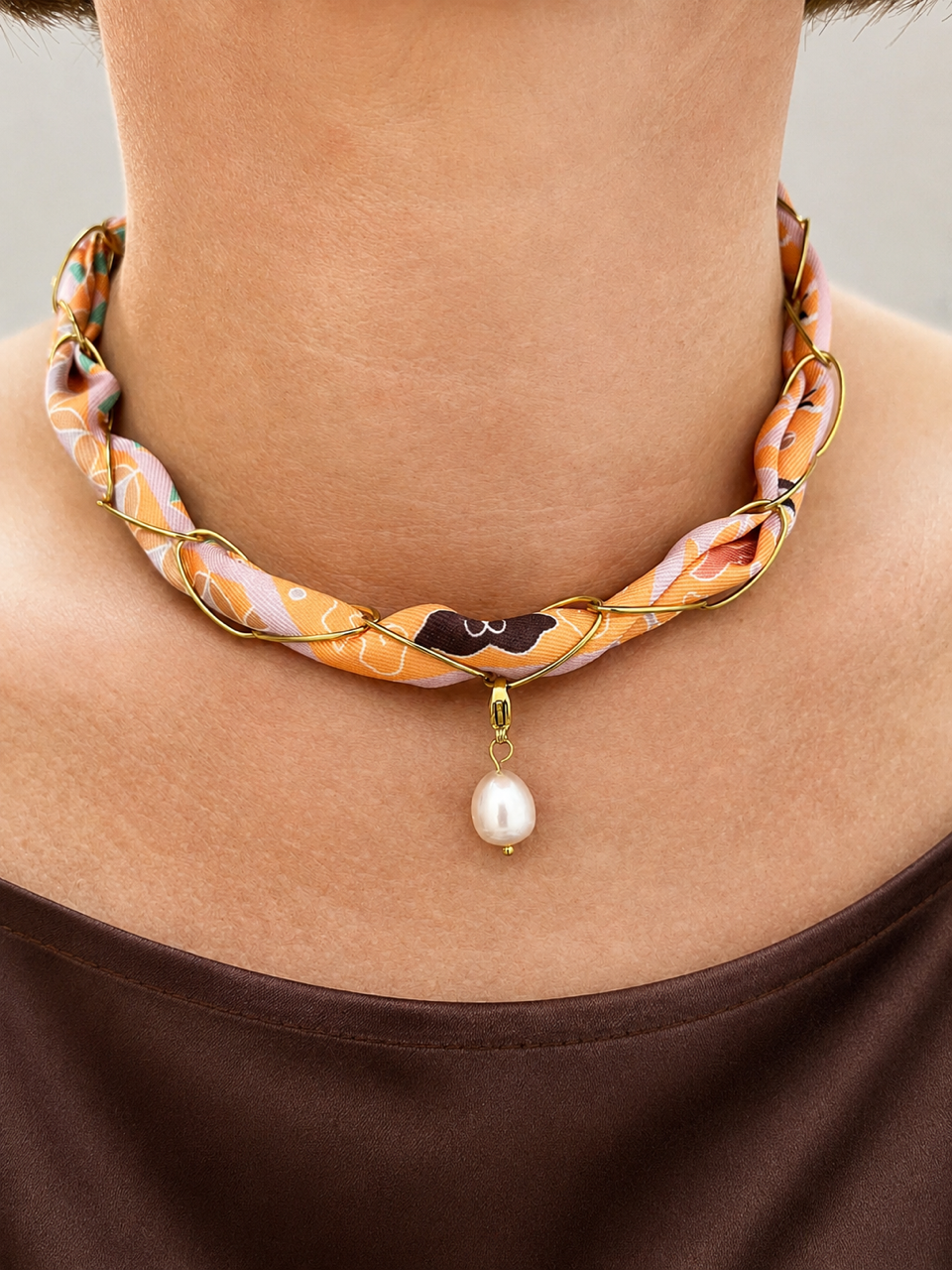 Collier foulard orange et brun